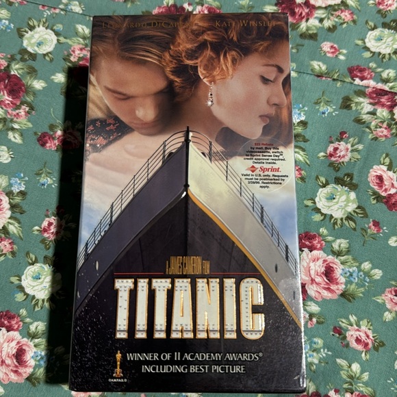 TITANIC 📼 movie 🍿 on VHS! Original factory sealed. Excellent condition! 2tapes - Picture 2 of 10